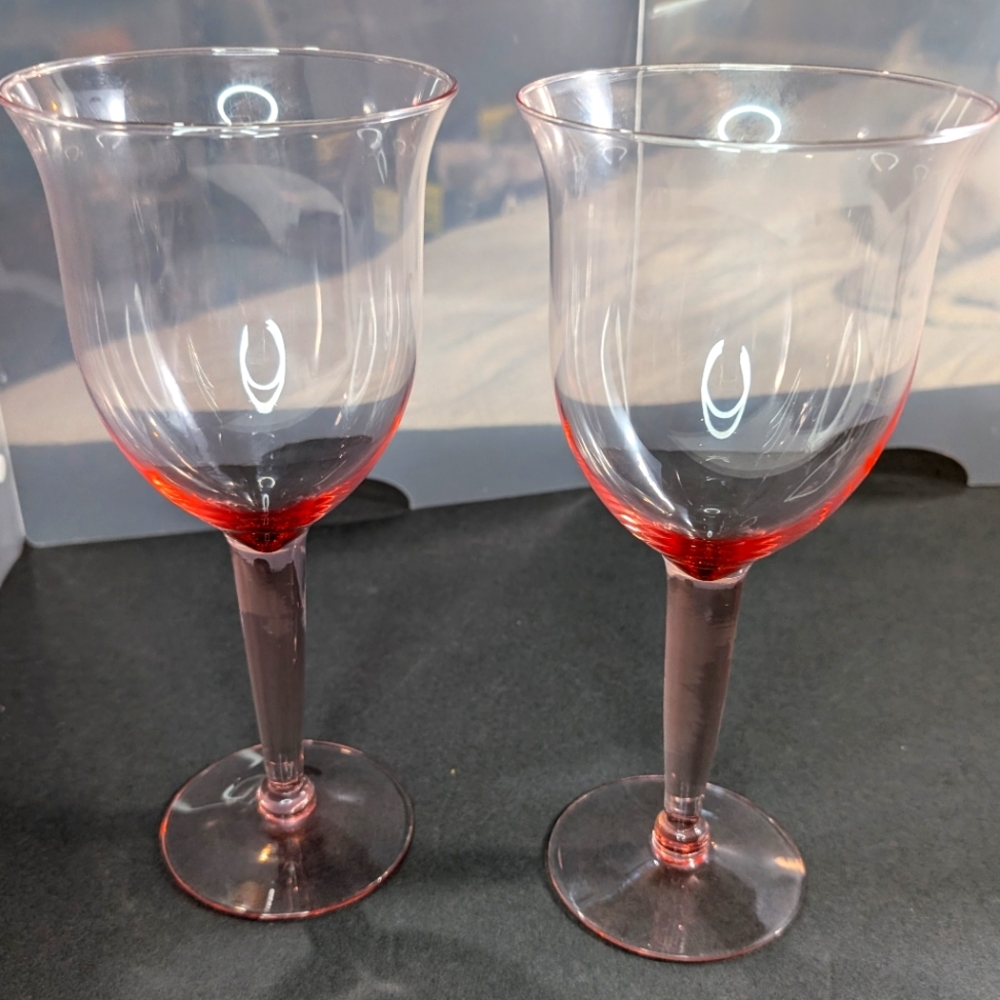 Pink translucent glass vintage handblownlarge 16oz chalice/goblet 2 wine glasses
